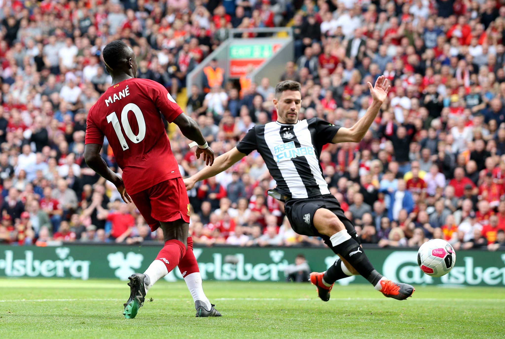 首次亮相与 首次亮相与